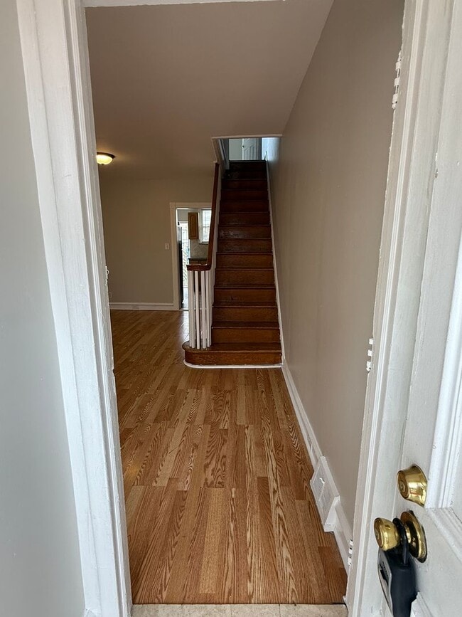 Building Photo - Charming 3-Bedroom 1-Bathroom Home in Port...