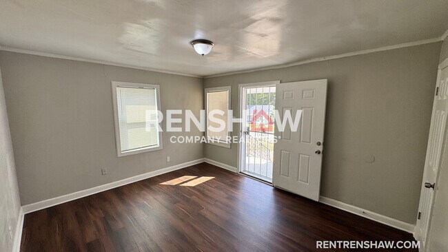 Foto del edificio - 2303 Longstreet Dr
