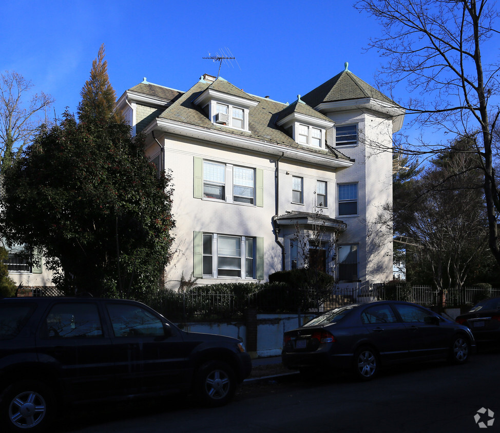 Building Photo - 1901 Biltmore St NW