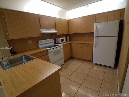 Building Photo - 10624 Royal Palm Blvd