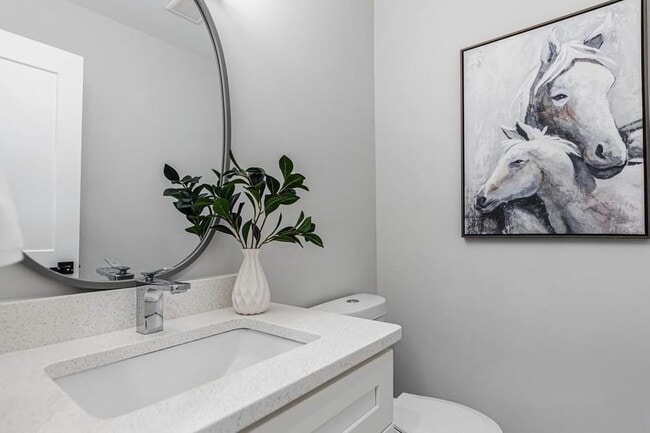 Powder Room - 728 Pearce St SW