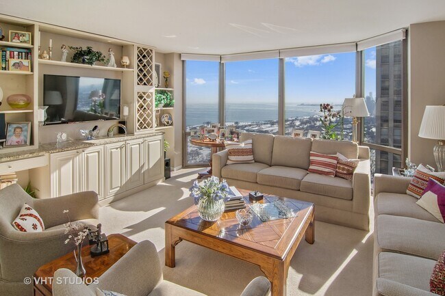 Foto del edificio - 2650 N Lakeview Ave