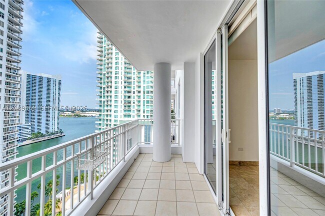 Building Photo - 801 Brickell Key Blvd