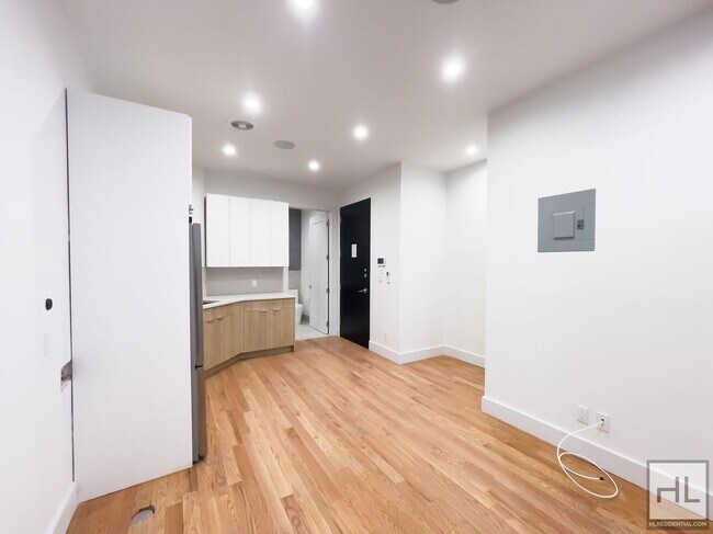 Building Photo - EAST 93 STREET / Upper East Side / Renovat...