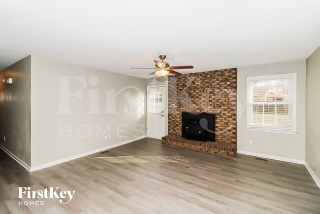 Building Photo - 4842 Greenwood Dr