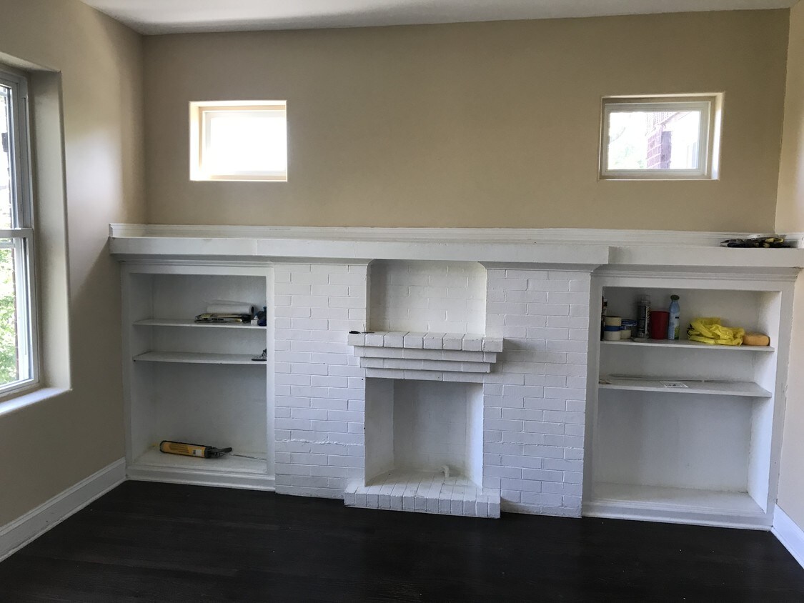 Primary Photo - 1239 W 81st St