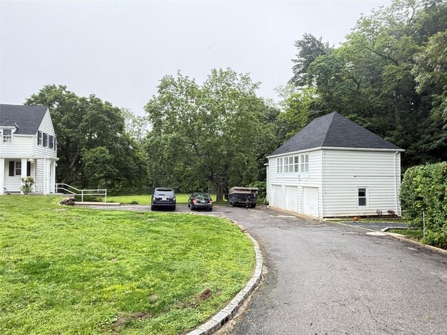 Building Photo - 75 Old Tappan Rd