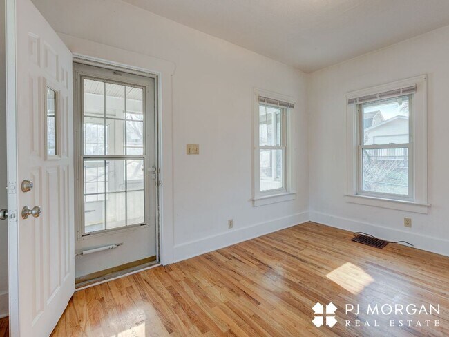 Building Photo - 2122 S 35th Ave