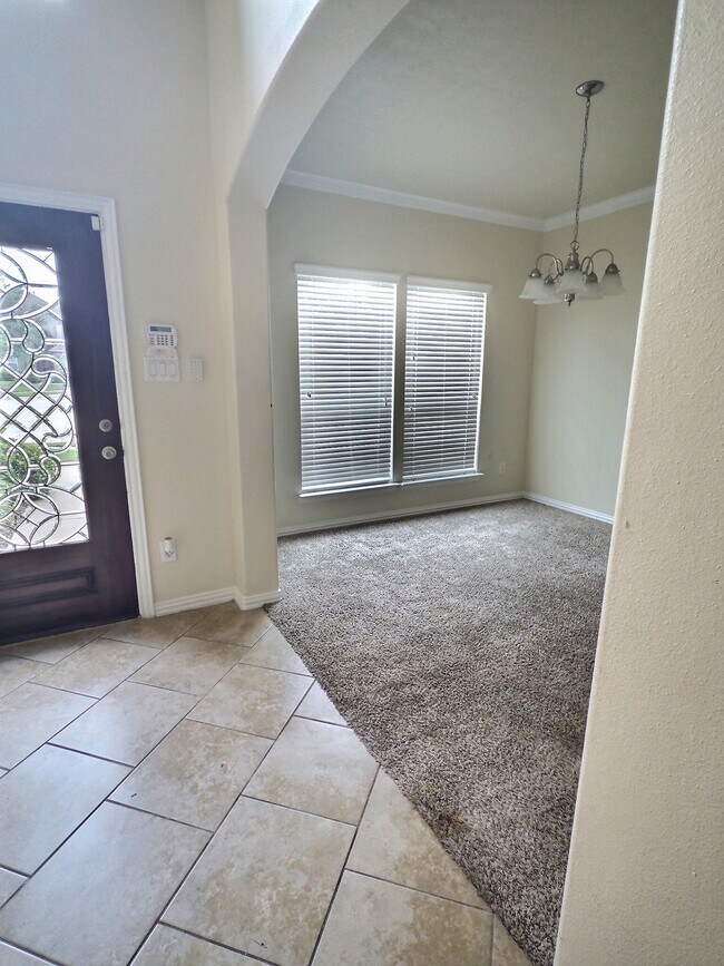 Foto del edificio - 118 Silverglen Ct