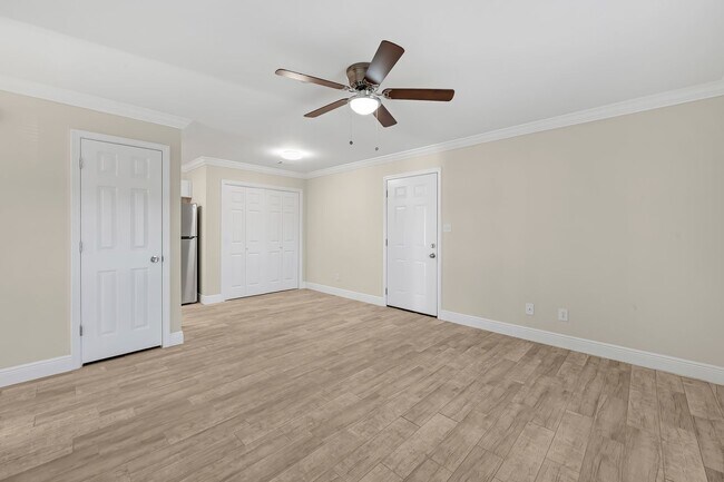 Foto del edificio - Crown Moulding********* Renovated 3 Bedroom 2 Bath********* Granite Countertops