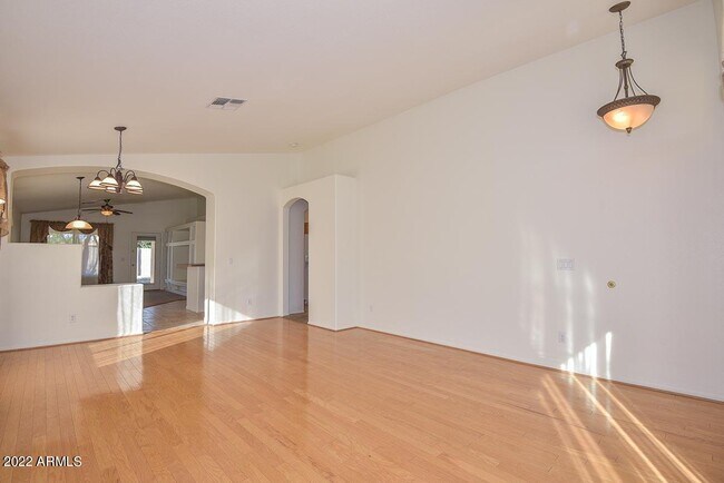 Foto del edificio - 7720 W Foothill Dr