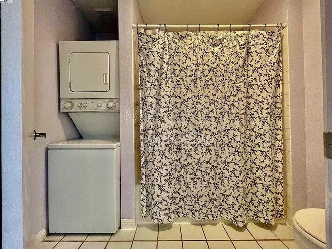 Building Photo - 2077 Washington Ave