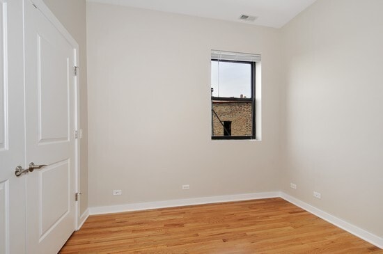 Building Photo - 2151 W Evergreen Ave