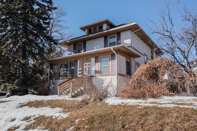 Building Photo - 201 4th Ave N