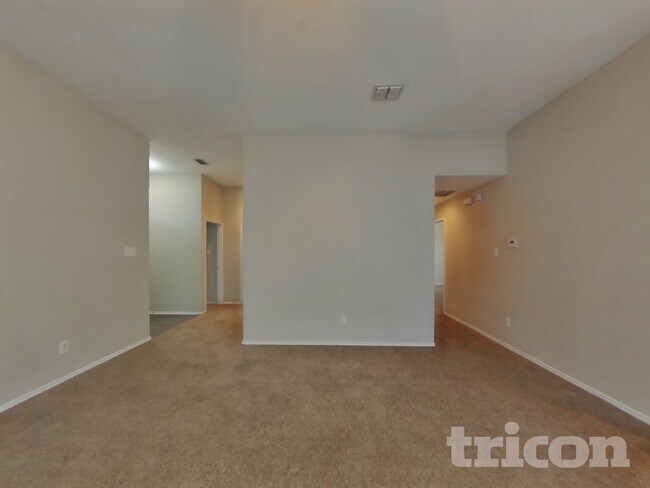 Foto del edificio - 1915 Pin Oak Ln