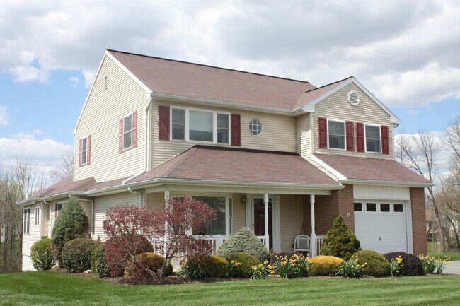 Building Photo - 312 Birchtree Ln