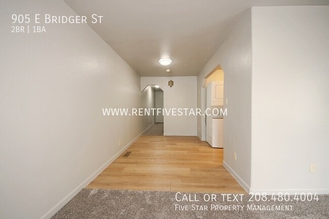 Building Photo - 905 E Bridger St