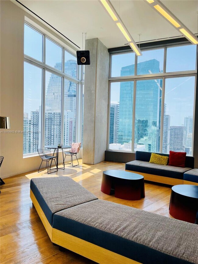 Foto del edificio - 151 SE 1st St