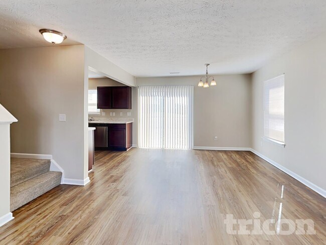 Foto del edificio - 2419 Pinebark Dr