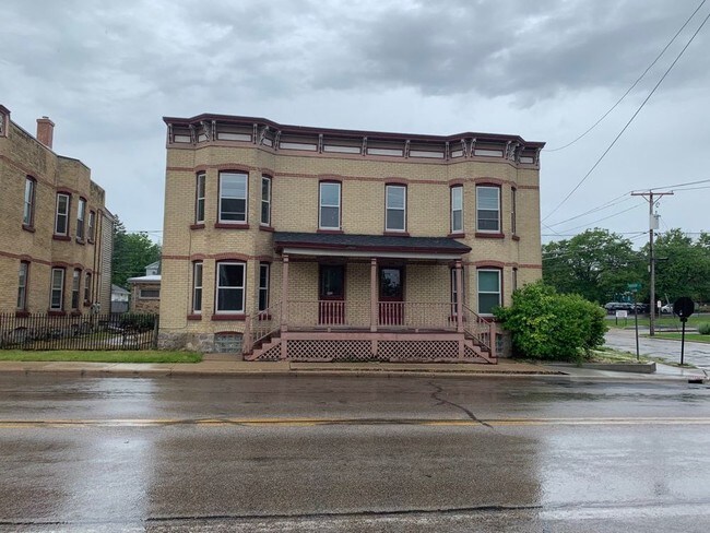 Building Photo - Beautifully Remodeled 2 bed 1 bath
