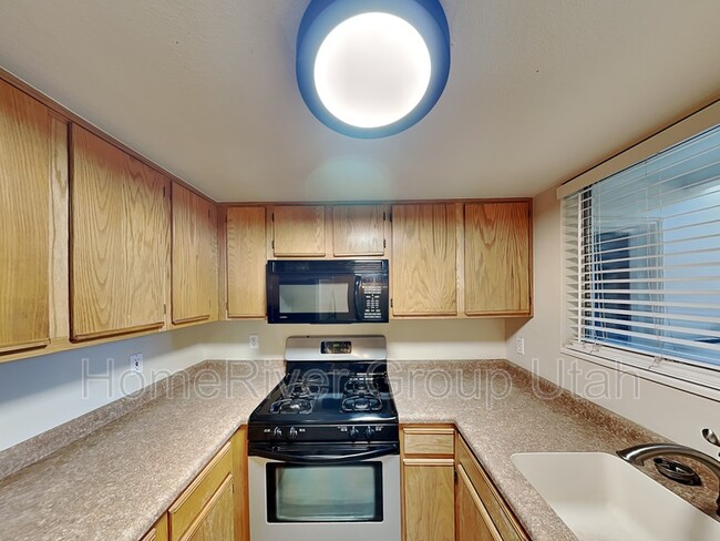 Building Photo - 525 S 900 E