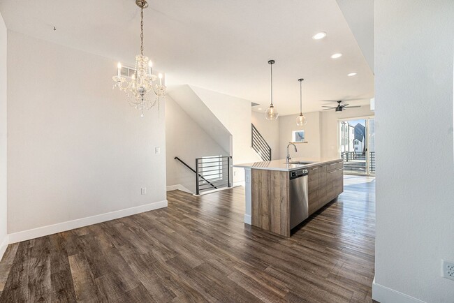 Foto del edificio - Beautiful Townhome Available in Lakewood!