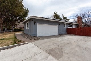 Building Photo - 7050 Pembroke Dr