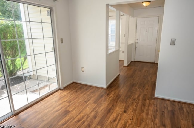 Building Photo - 128 Arbor Way