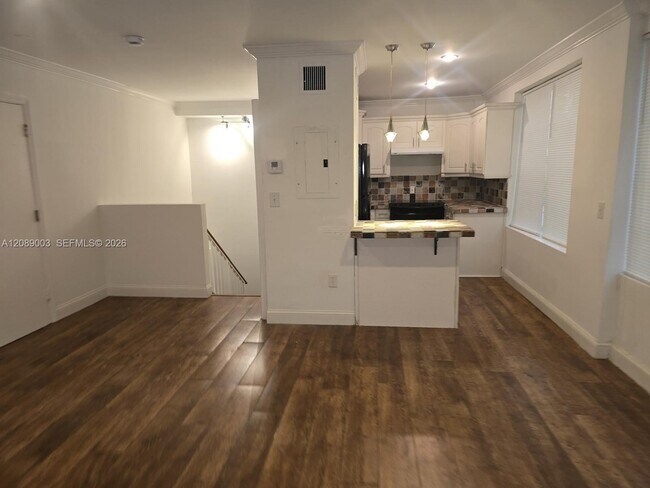 Building Photo - 1460 Ocean Dr