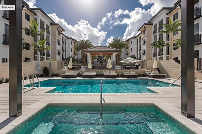 Piscina climatizada de agua salada y spa - 1030 3rd Ave S