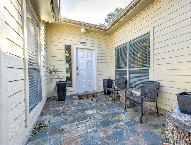 Building Photo - 22206 Meadowrock Dr
