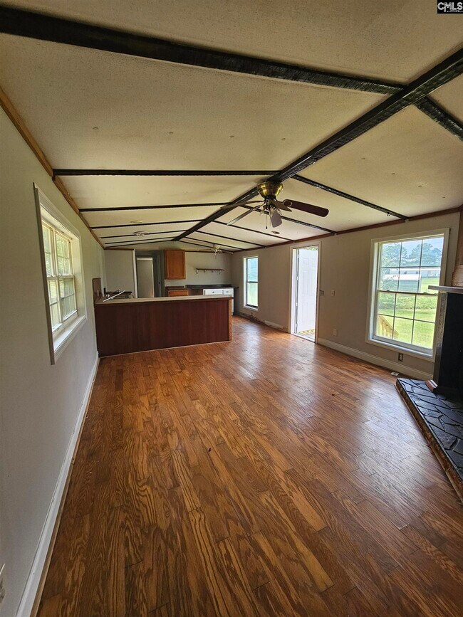 Foto del edificio - 539 Tindal Rd
