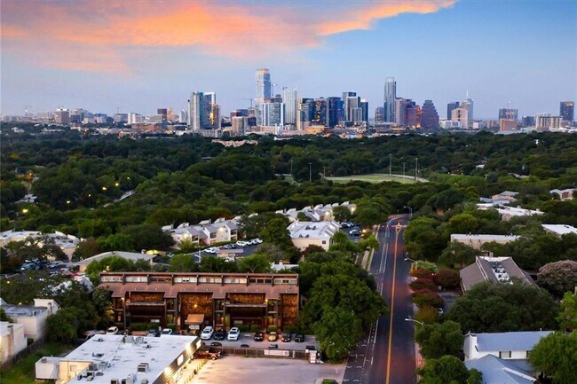 Foto del edificio - 1214 Barton Hills Dr