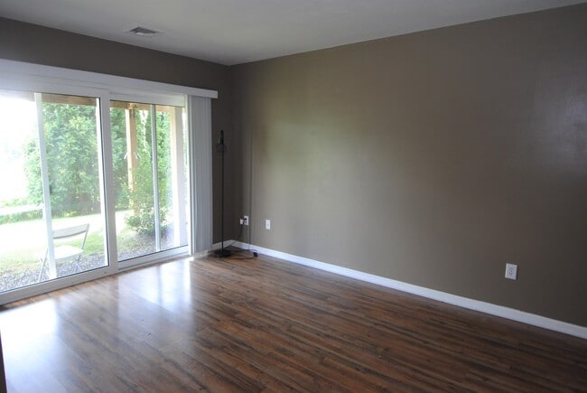 Building Photo - 9 Allard Ct