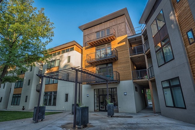 Foto principal - 1600 Jefferson Park Ave