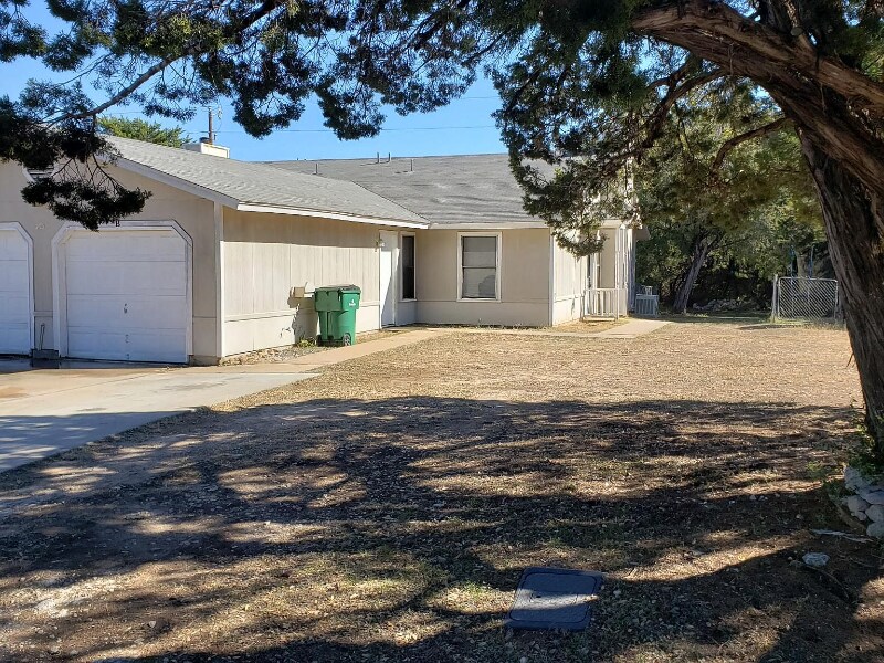 5507 Thunderbird St Unit B, Lago Vista, TX 78645 Room for Rent in Lago Vista, TX