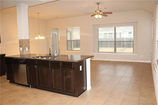 Building Photo - 130 Old Settlers Dr