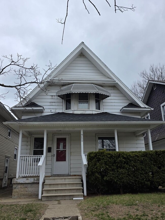 Building Photo - 711 Nicholas St