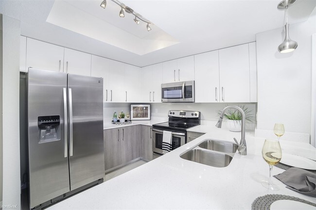 Building Photo - 950 SW 57th Ave