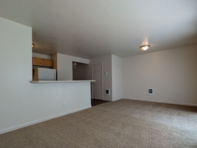 Foto del edificio - 3-Bedroom, 1.5-Bath Duplex In The Thurston Area of Springfield!