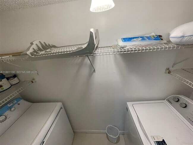 Foto del edificio - 2718 S University Dr