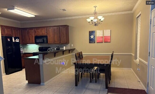 Foto del edificio - 331 Forest Dr Loop