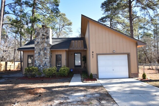 Foto del edificio - 957 Kennesaw Dr