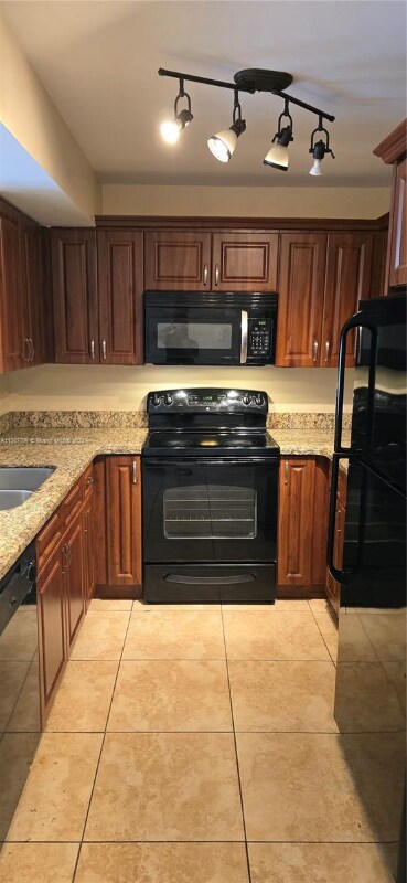 Building Photo - 9491 Palm Cir S