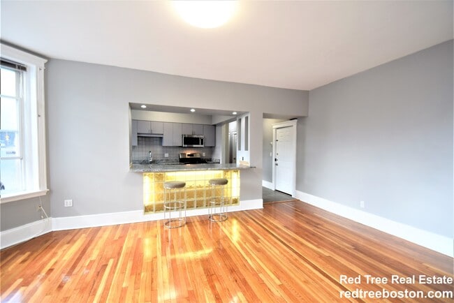 Foto del edificio - 83 Glenville Ave