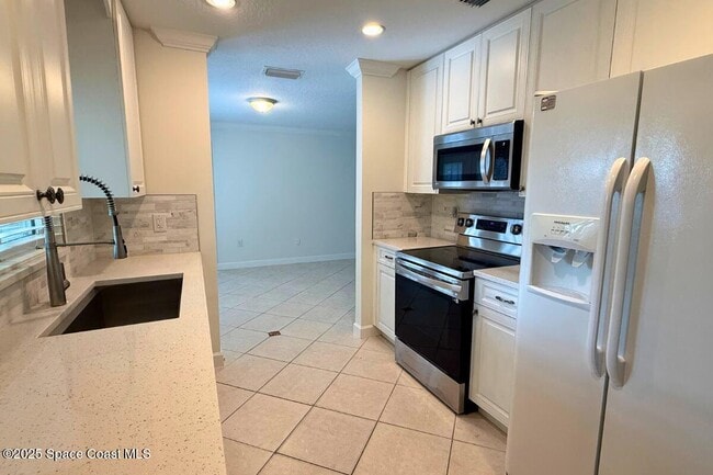 Building Photo - 544 Biscayne Dr