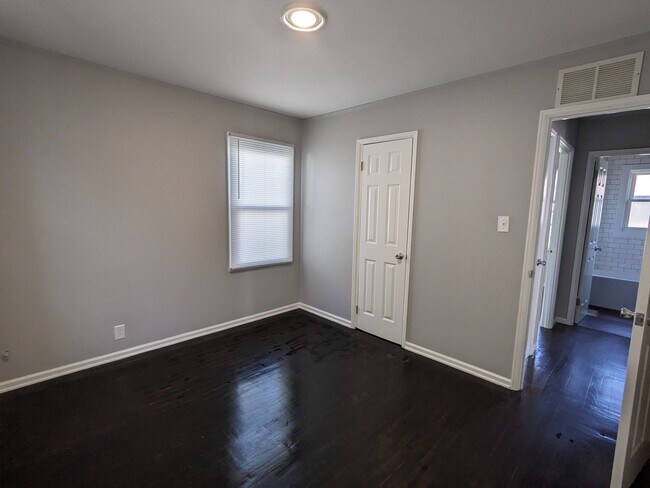 Foto del edificio - 1105 N Somerset Ave