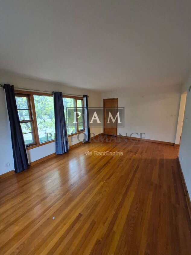 Foto principal - 328 N 68th St