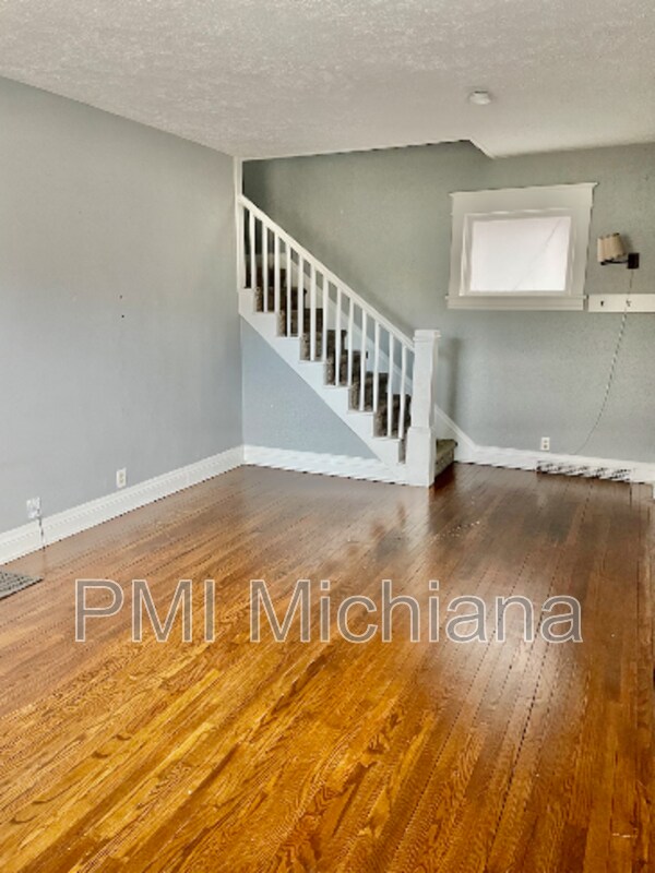 Foto del edificio - 1226 E Madison St