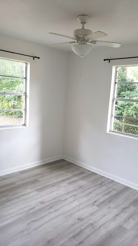 Foto principal - 215 Hawthorne Cir
